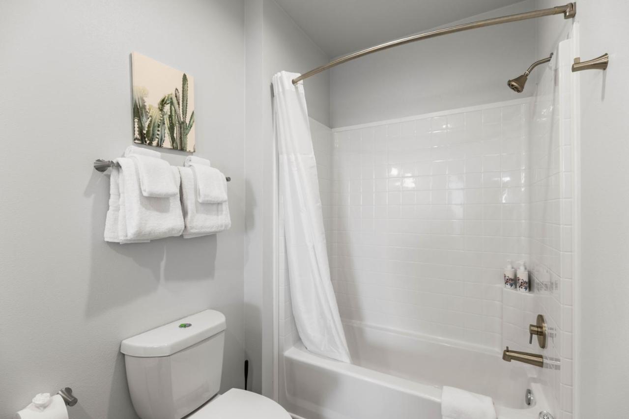 Flatz432 Apartments By Barsala Midland Bagian luar foto