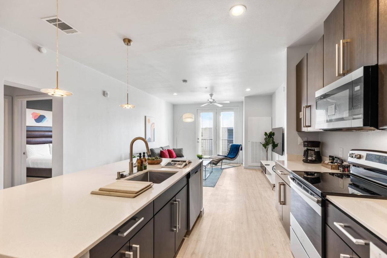 Flatz432 Apartments By Barsala Midland Bagian luar foto