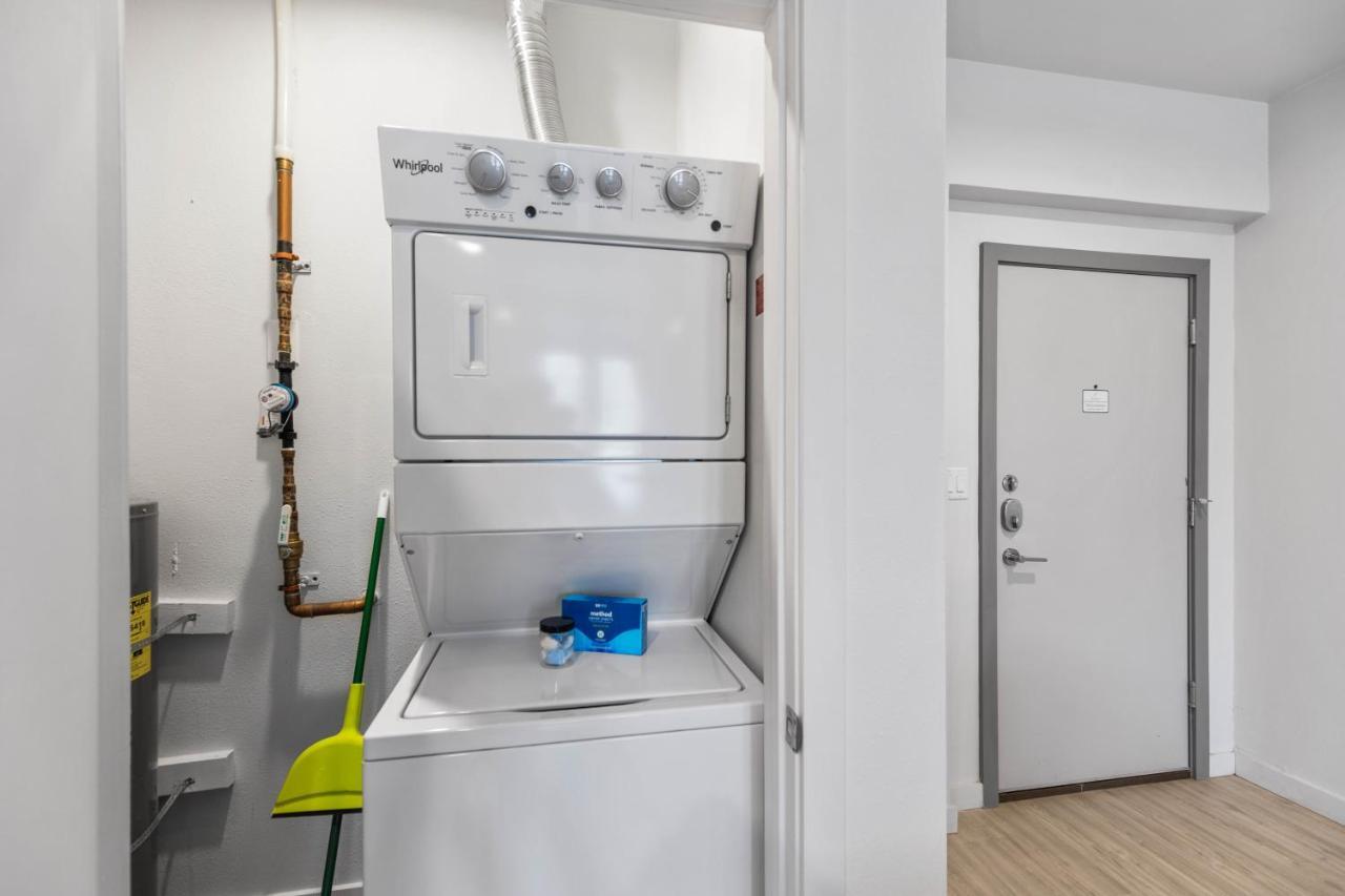 Flatz432 Apartments By Barsala Midland Bagian luar foto