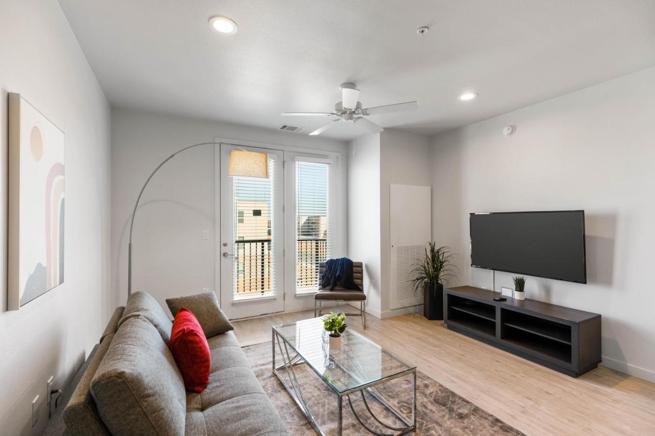 Flatz432 Apartments By Barsala Midland Bagian luar foto