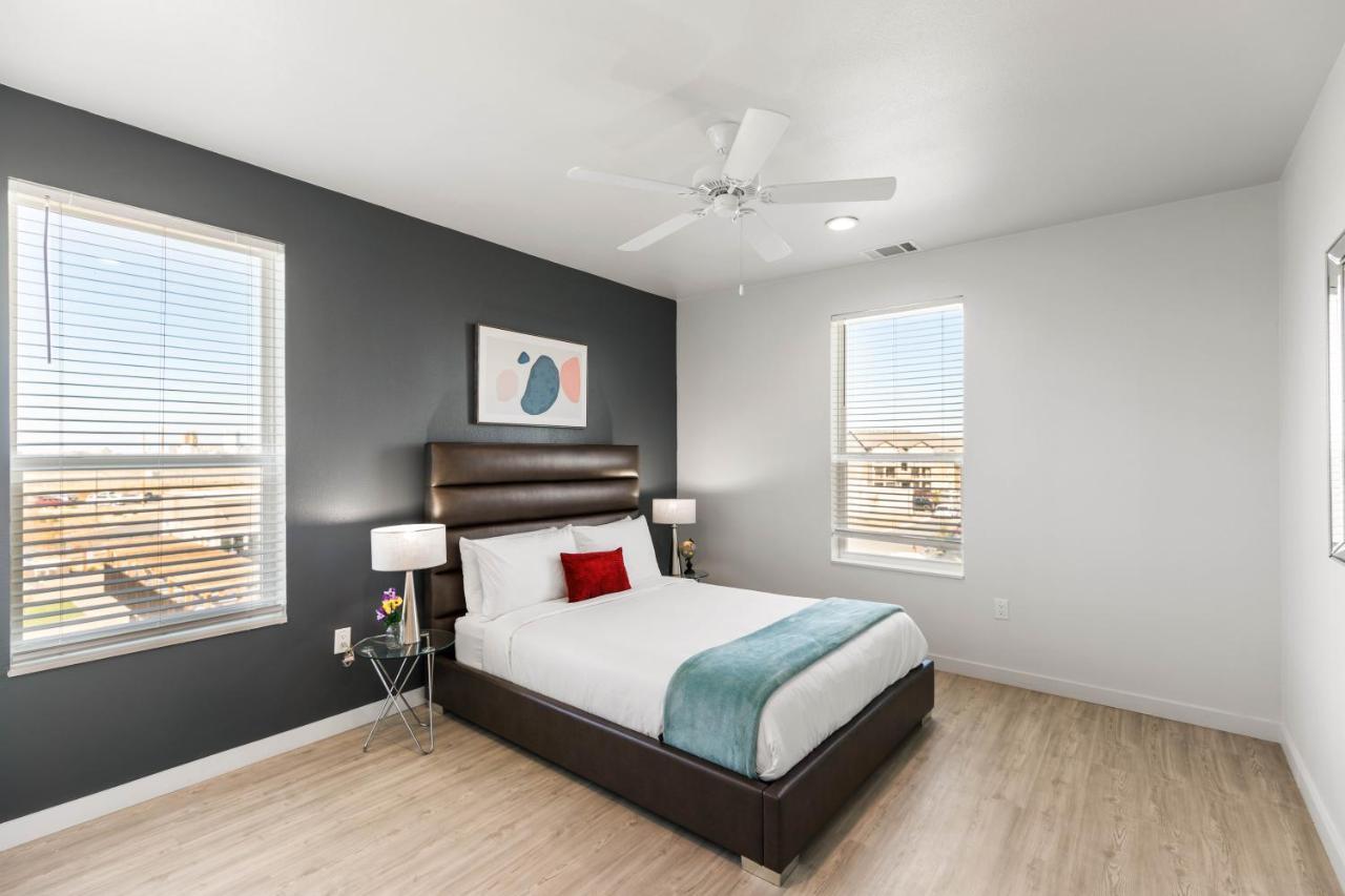 Flatz432 Apartments By Barsala Midland Bagian luar foto