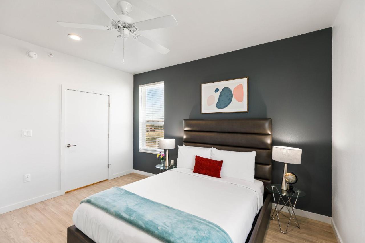 Flatz432 Apartments By Barsala Midland Bagian luar foto