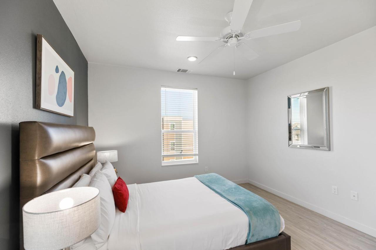 Flatz432 Apartments By Barsala Midland Bagian luar foto