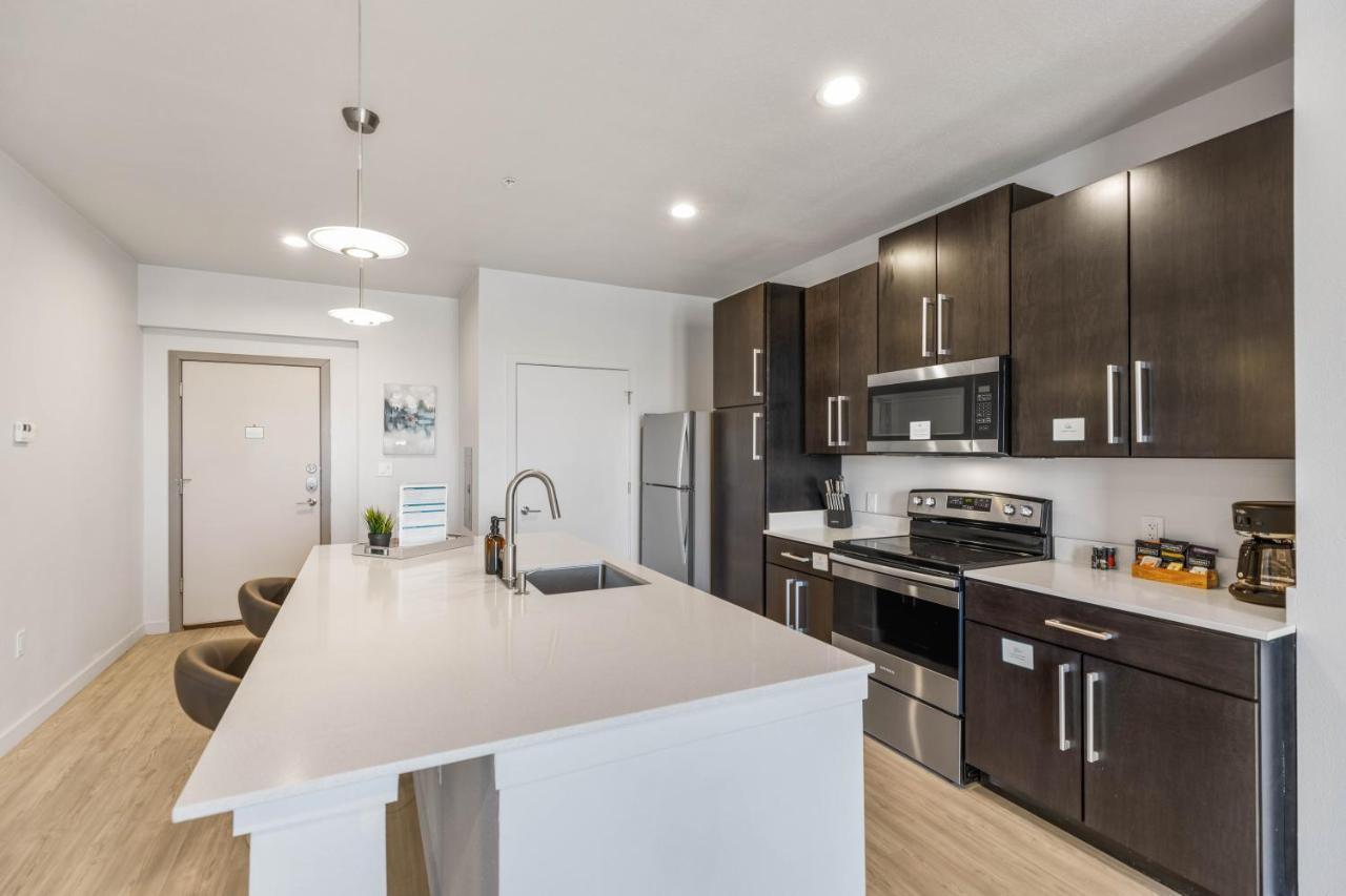 Flatz432 Apartments By Barsala Midland Bagian luar foto