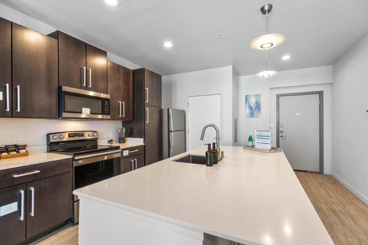 Flatz432 Apartments By Barsala Midland Bagian luar foto