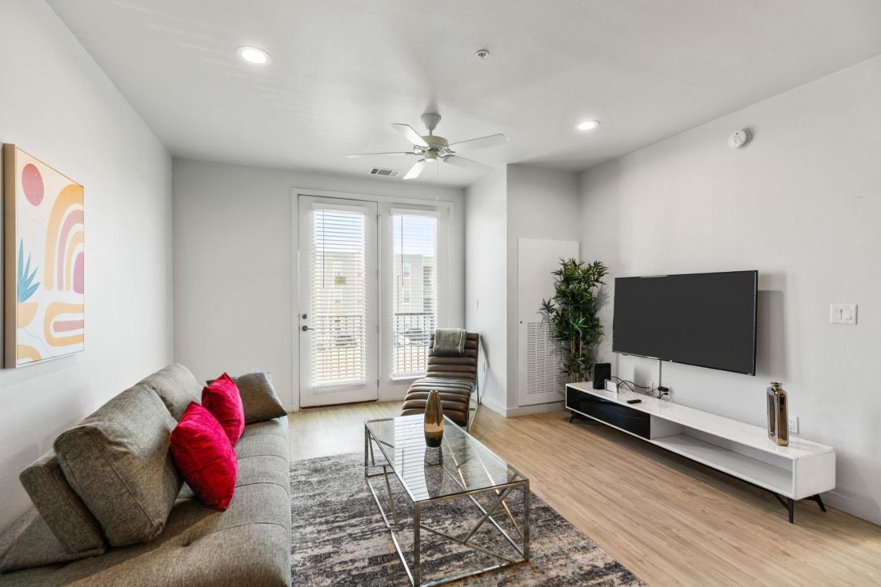 Flatz432 Apartments By Barsala Midland Bagian luar foto
