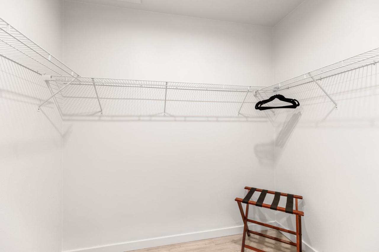 Flatz432 Apartments By Barsala Midland Bagian luar foto