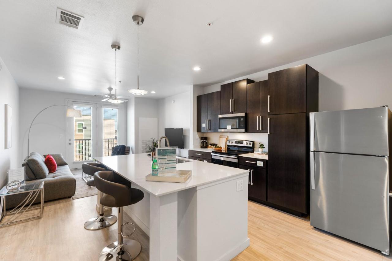 Flatz432 Apartments By Barsala Midland Bagian luar foto
