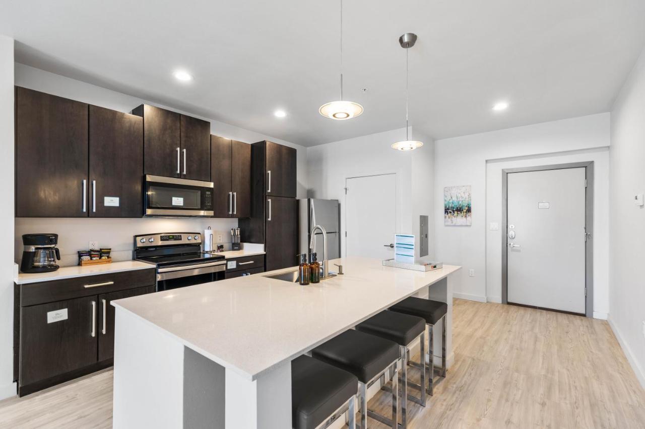 Flatz432 Apartments By Barsala Midland Bagian luar foto