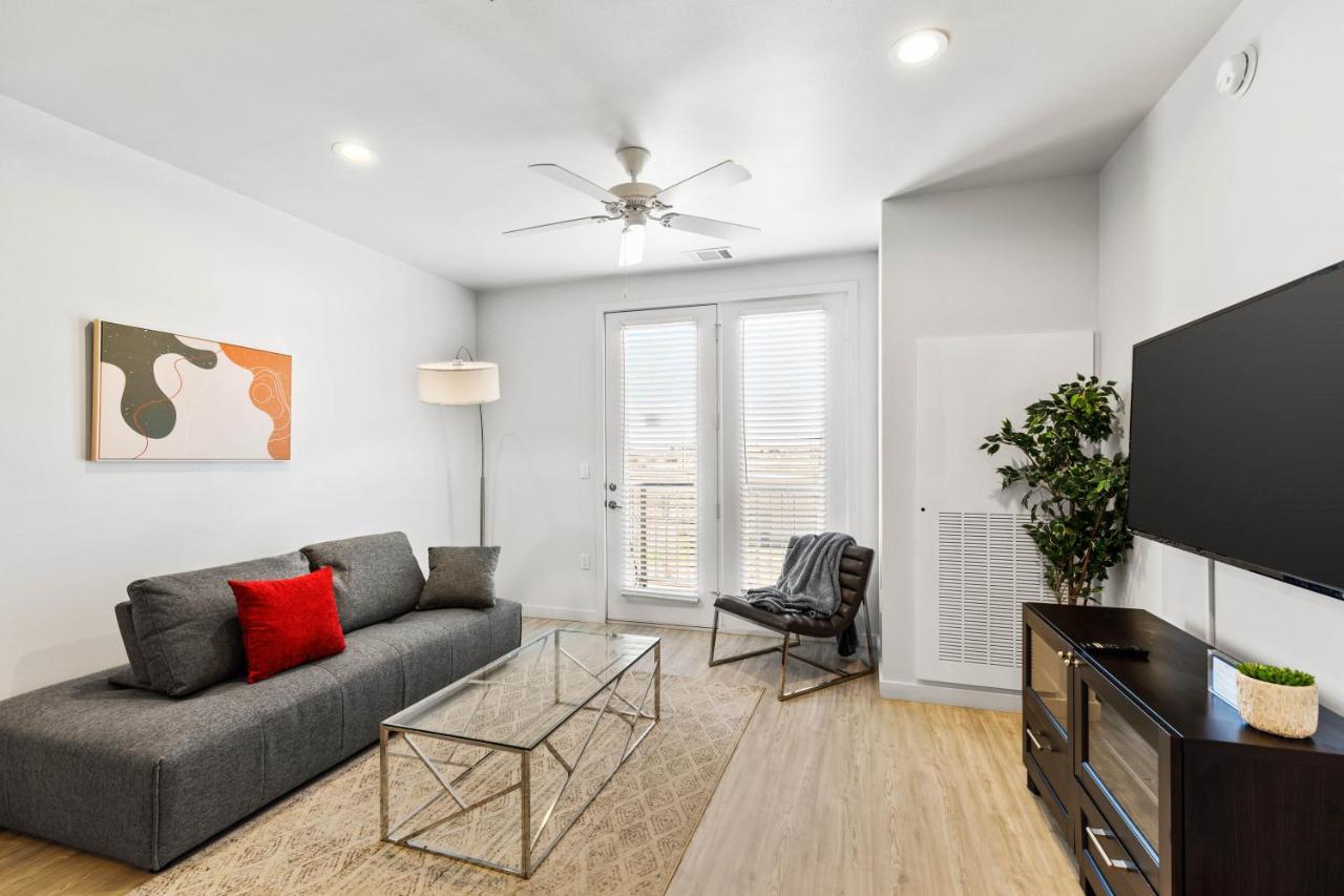 Flatz432 Apartments By Barsala Midland Bagian luar foto